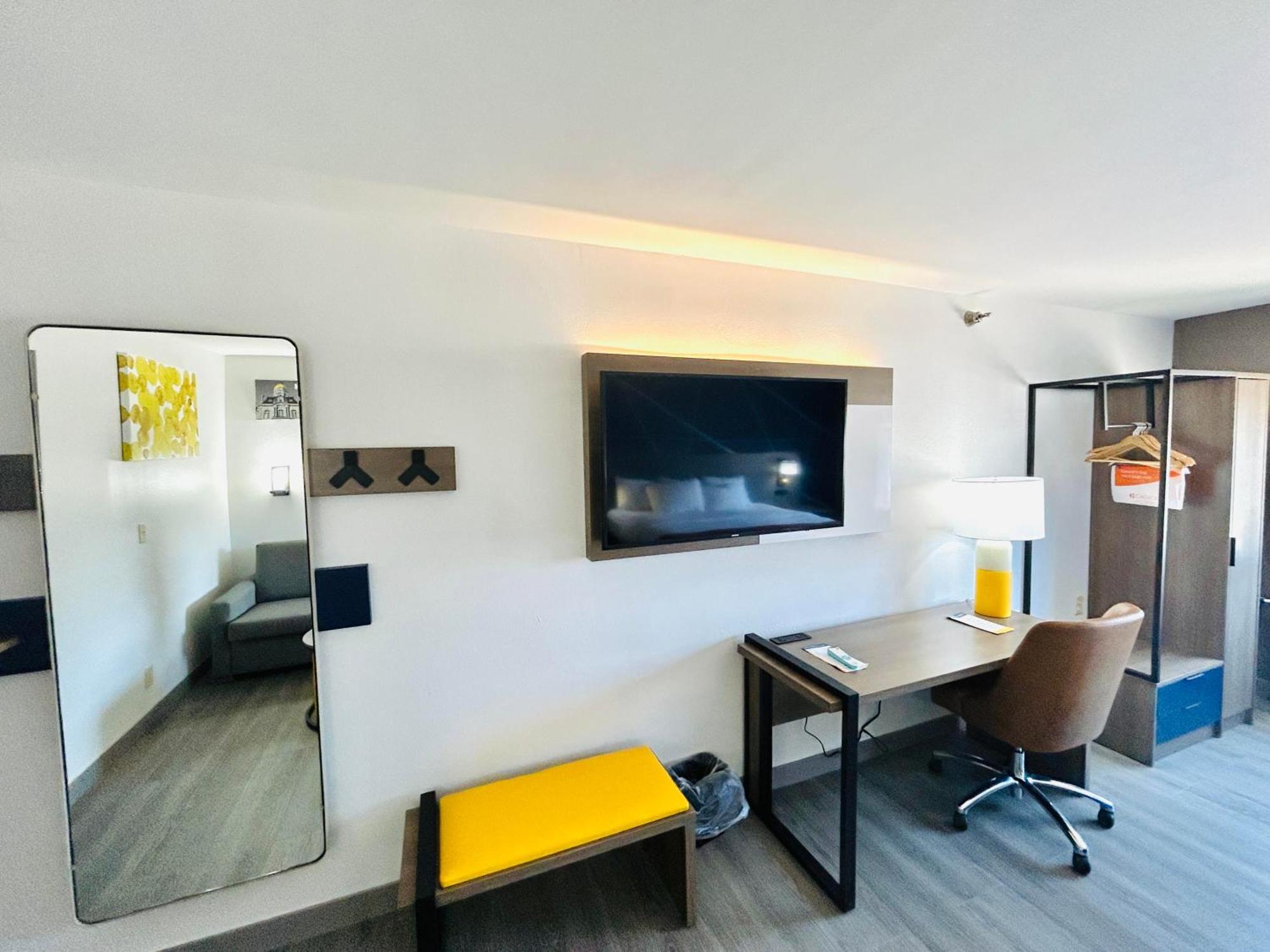Comfort Suites Terre Haute University Area Экстерьер фото