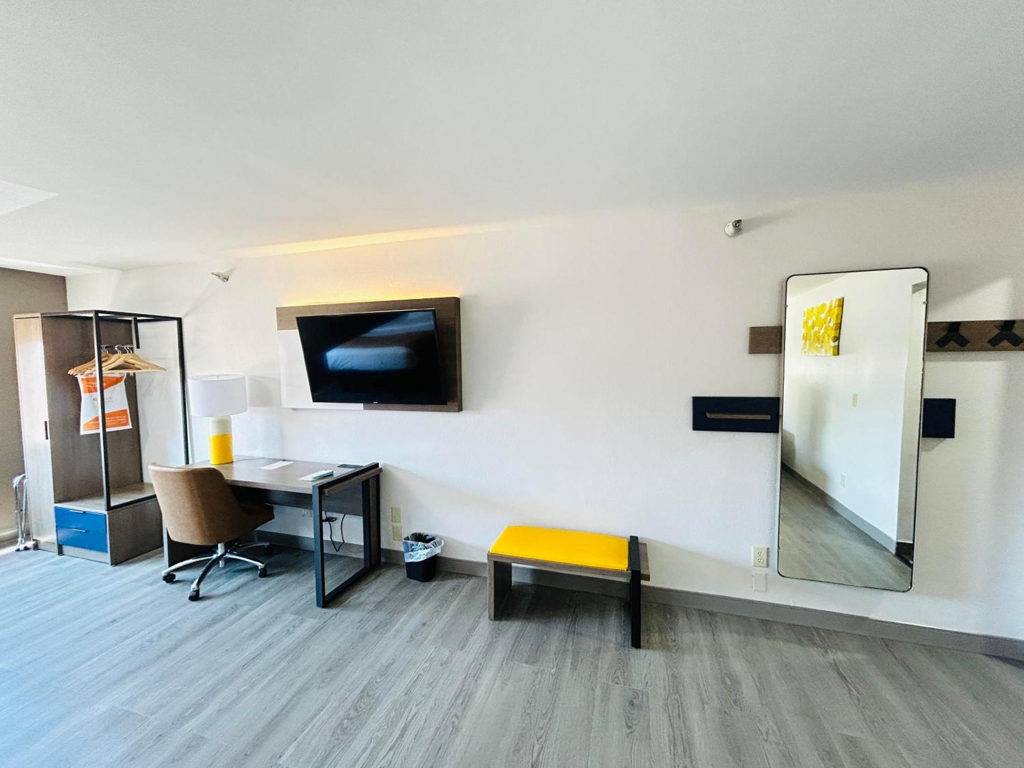 Comfort Suites Terre Haute University Area Экстерьер фото