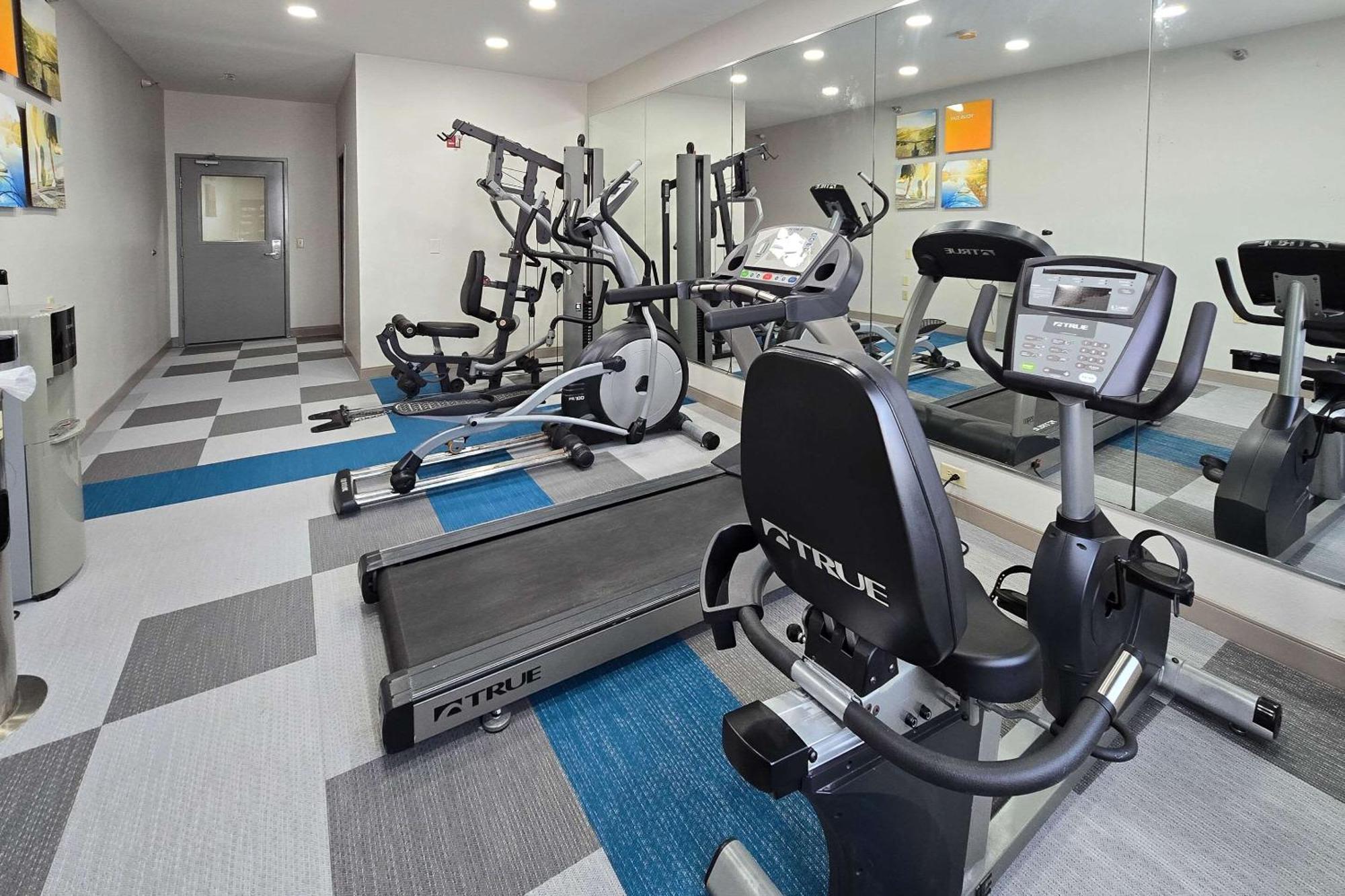 Comfort Suites Terre Haute University Area Экстерьер фото