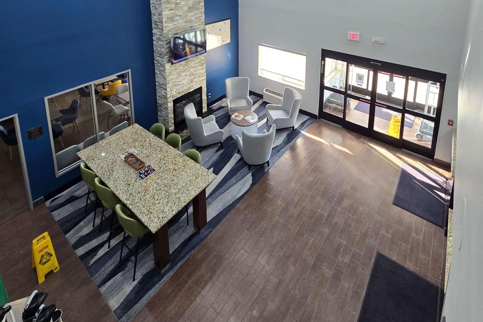 Comfort Suites Terre Haute University Area Экстерьер фото